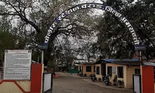 जमीन के विवाद में किसान ने गटका जहर, पति का शव लेकर थाने पहुंची पत्नी