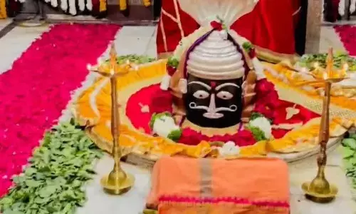 बम-बम भोले के जयकारों से गुंजायमान हो उठा परिसर, दर्शन के लिए श्रद्धालुओं का आस्था सैलाब उमड़ पड़ा