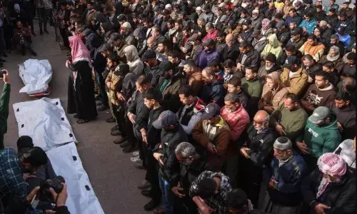 इजरायल ने गाजा में फिर से किया हवाई हमला, 9 फिलिस्तीनी मारे गए, एक दूसरे पर लगाया युद्धविराम समझौते का उल्लंघन करने का आरोप