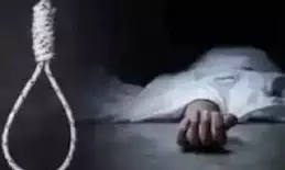 प्यार में धोखा और ब्लैकमेलिंग से तंग आकर 23 वर्षीय युवक ने की आत्महत्या प्यार में धोखा और ब्लैकमेलिंग से तंग आकर 23 वर्षीय युवक ने की आत्महत्या