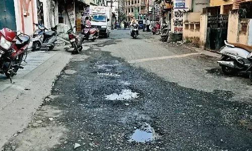 टेंडर खुलने के पहले ही शुरू हो गई रोड की खुदाई, लोग परेशान