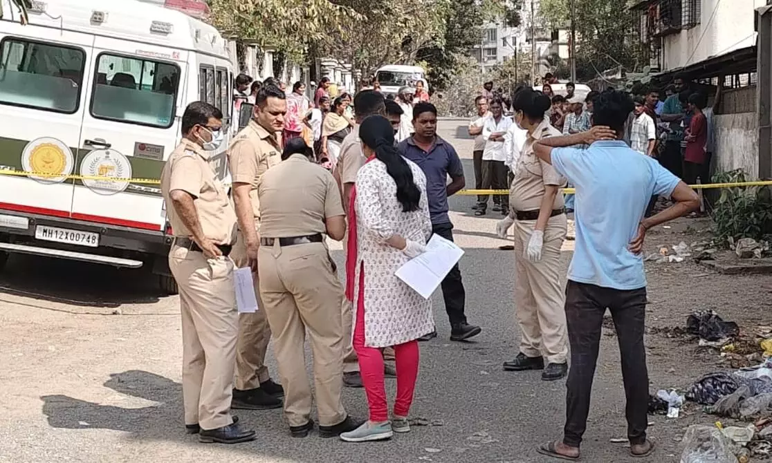 कचरे के ढेर में मृत मिली नवजात, अवैध संबंध या बेटी होने पर फेंकने की आशंका कचरे के ढेर में मृत मिली नवजात, अवैध संबंध या बेटी होने पर फेंकने की आशंका