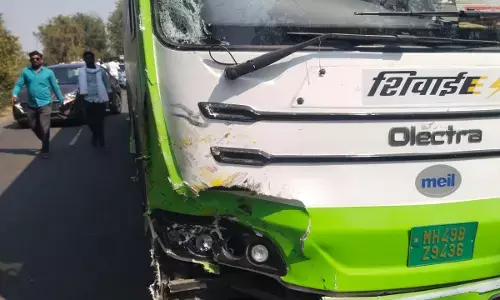 अमरावती के वरुड के पास सड़क दुर्घटना में 4 लोगों की मौत, 3 घायल अमरावती के वरुड के पास सड़क दुर्घटना में 4 लोगों की मौत, 3 घायल