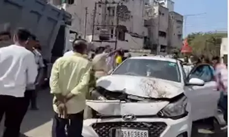 अनियंत्रित कार घर में घुसी,  सामने कोई न होने से टला बड़ा अनर्थ