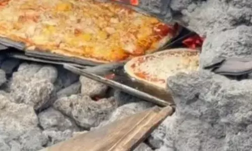 20 डॉलर की जगह 1040 डॉलर खर्च करके शख्स ने खाया ऐसी जगह पर पिज्जा, देखकर लोग हो गए हैरान, सोशल मीडिया पर तेजी से वायरल हो रहा वीडियो