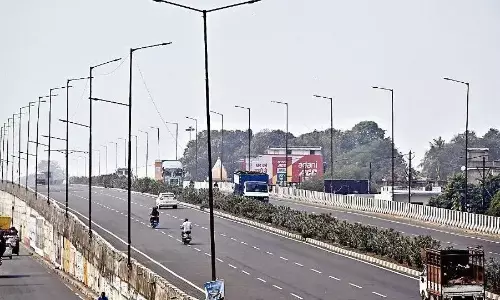 60 लाख रुपए बिजली बिल के चक्कर में 6 फ्लाईओवर के विद्युत खंभों से रोशनी गायब