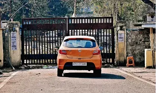 आठ महीने में नहीं बन पाई पुलिया, रास्ता बंद होने से हजारों लोग प्रभावित आठ महीने में नहीं बन पाई पुलिया, रास्ता बंद होने से हजारों लोग प्रभावित