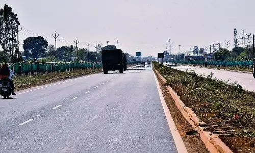 हाईवे की सड़क पर अब दिखेगा लाल निशान रोकेगा भी अलर्ट भी करेगा हाईवे की सड़क पर अब दिखेगा लाल निशान रोकेगा भी अलर्ट भी करेगा