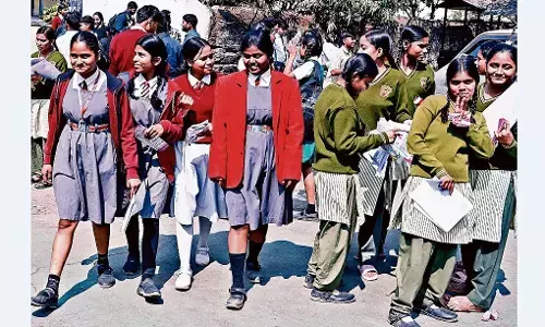 12वीं के 6 विषयों की परीक्षा एक साथ, 200 गैरहाजिर 12वीं के 6 विषयों की परीक्षा एक साथ, 200 गैरहाजिर