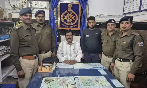 ट्रेन में लाखों की चोरी का आरोपी गिरफ्तार, 1.20 लाख के गहने बरामद, रूसी महिला के मर्डर समेत कई गंभीर वारदातों को अंजाम दे चुका है आरोपी ट्रेन में लाखों की चोरी का आरोपी गिरफ्तार, 1.20 लाख के गहने बरामद, रूसी महिला के मर्डर समेत कई गंभीर वारदातों को अंजाम दे चुका है आरोपी