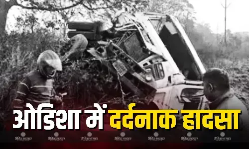 तेज रफ्तार ट्रेलर ने पुलिस की बोलेरो को मारी भीषण टक्कर, 5 पुलिस कर्मियों ने तोड़ा दम, 3 घायल, झारसुगुड़ा में बड़ा हादसा