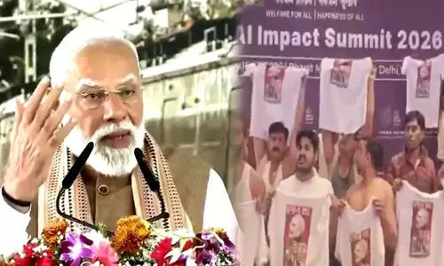 कांग्रेस पहले से ही नंगी, AI समिट में शर्टलैस प्रदर्शन पर भड़के PM मोदी ने कड़े शब्दों में की निंदा