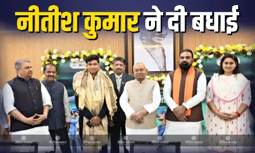 नीतीश कुमार ने क्रिकेटर वैभव सूर्यवंशी को दिए 50 लाख रुपए, साथ में मिली एक कार, जानें किसने दी?