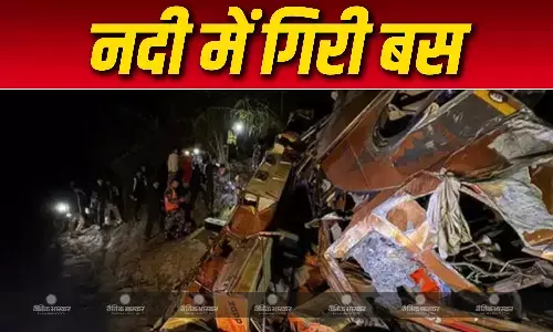 यात्रियों से भरी बस त्रिशूली नदी में गिरी, अब तक 18 की मौत, 25 घायल, धादिंग जिले में बड़ी दुर्घटना