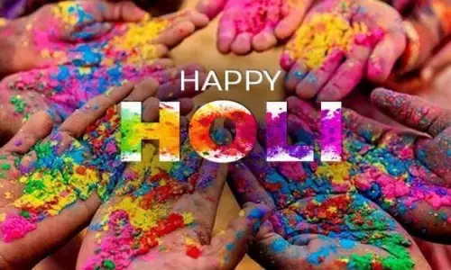 इस होली अपनों को भेजिए प्यारे-प्यारे मैसेज, मिलेगी खूब सारा आशीर्वाद