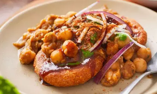 होली पर घर आए मेहमानों को खिलाएं कुछ गरमा-गरम, क्रिस्पी छोले टिक्की है बेहतरीन ऑप्शन