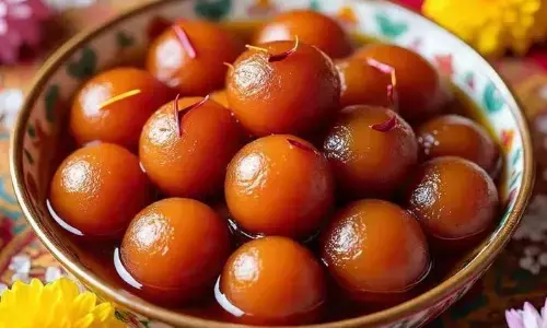 होली में सभी का शानदार तरह से कराएं मीठा, घर पर बनाएं मार्केट से भी ज्यादा सॉफ्ट गुलाब जामुन, यहां देखें खास रेसिपी