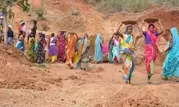 होली के पहले मेलघाट के मजदूरों के खाते में 28.39 करोड़ जमा होली के पहले मेलघाट के मजदूरों के खाते में 28.39 करोड़ जमा