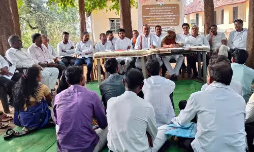 जमीन अधिग्रहण, वेतन व प्रशासनिक फैसलों के खिलाफ सड़कों पर उतरे कर्मचारी और किसान