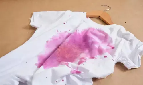 रंगों के दाग नहीं जाते? सही तरीके से धोएंगे तो कपड़े दिखेंगे नए जैसे