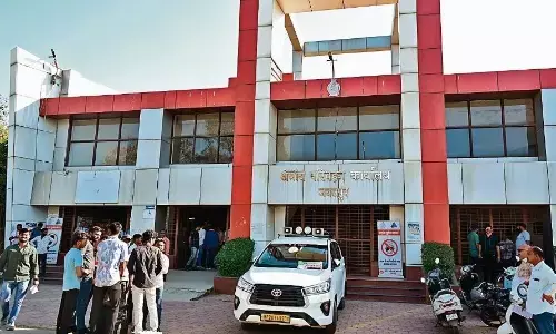 बंद पड़ा सर्वर, नहीं बन पा रही हाईसिक्योरिटी नंबर प्लेट, इधर पुलिस काट रही चालान