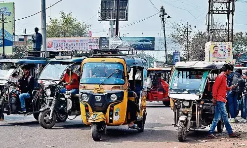 ई-रिक्शाें का ताण्डव, फिर भी जिम्मेदार विभाग नहीं दे रहे ध्यान