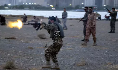 ईरान में मुजाहिद्दीन-ए-खल्क और IRGC के लड़ाके खामेनेई के आवास के सामने भिड़े, मोताहारी में दिनभर भारी एंबुलेंस की आवाजाही