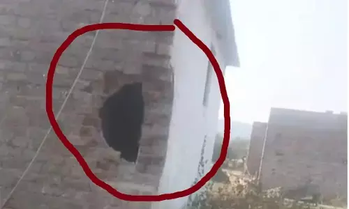 बीड के बारगजवाड़ी में घर की दीवार तोड़कर घुसे चोर बीड के बारगजवाड़ी में घर की दीवार तोड़कर घुसे चोर