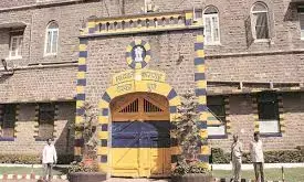 येरवड़ा जेल में मिले पांच मोबाइल फोन और दो पावर बैंक येरवड़ा जेल में मिले पांच मोबाइल फोन और दो पावर बैंक