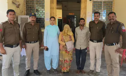 मैहर जिले के कोतवाली क्षेत्र में 71 हजार के गांजा और सिरप के साथ दंपति गिरफ्तार मैहर जिले के कोतवाली क्षेत्र में 71 हजार के गांजा और सिरप के साथ दंपति गिरफ्तार