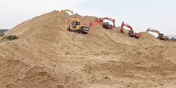 भंडारा जिले के सभी 124 रेत घाटों से उत्खनन पर रोक बरकरार भंडारा जिले के सभी 124 रेत घाटों से उत्खनन पर रोक बरकरार