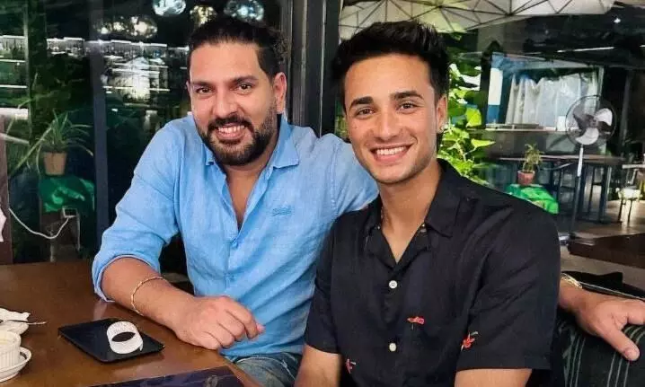 अभिषेक शर्मा की फॉर्म में वापसी पर युवराज सिंह हुए गदगद, बोले - बात से नहीं बल्ले से जवाब... अभिषेक शर्मा की फॉर्म में वापसी पर युवराज सिंह हुए गदगद, बोले - बात से नहीं बल्ले से जवाब...