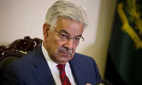 सब्र की हद पार, अब एक्शन, इंडिया..., अफगानिस्तान से जंग के बीच पाकिस्तानी रक्षा मंत्री ख्वाजा आसिफ ने भारत को दी गीदड़भभकी