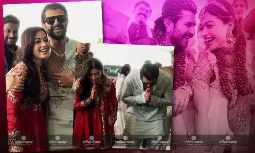 शादी के बाद पहली बार साथ दिखे रश्मिका मंदाना-विजय देवरकोंड, लाल सूट में एक्ट्रेस के चहरे पर दिखा नई दुल्हन वाला ग्लो शादी के बाद पहली बार साथ दिखे रश्मिका मंदाना-विजय देवरकोंड, लाल सूट में एक्ट्रेस के चहरे पर दिखा नई दुल्हन वाला ग्लो