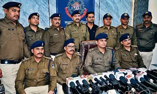 श्रीलंका-न्यूजीलैंड मैच में हर गेंद पर लगा रहे थे दांव श्रीलंका-न्यूजीलैंड मैच में हर गेंद पर लगा रहे थे दांव