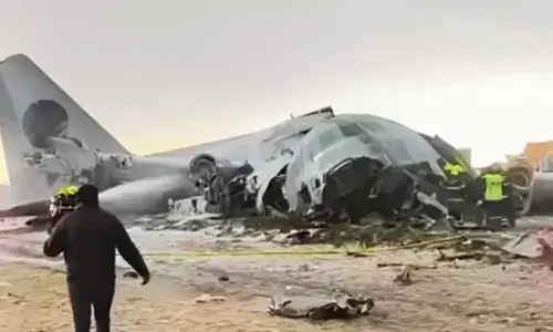 नोटों से भरा विमान हुआ क्रैश, 15 लोगों ने गंवाई जान, एल अल्टो शहर में बड़ी दुर्घटना नोटों से भरा विमान हुआ क्रैश, 15 लोगों ने गंवाई जान, एल अल्टो शहर में बड़ी दुर्घटना