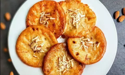 इस होली बनाएं कुछ यूनिक, गुजिया के साथ मेहमानों को टेस्ट करावाएं घर का बना स्वादिष्ट मालपुआ इस होली बनाएं कुछ यूनिक, गुजिया के साथ मेहमानों को टेस्ट करावाएं घर का बना स्वादिष्ट मालपुआ