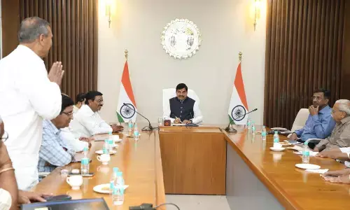 मुख्यमंत्री से मिले मध्यप्रदेश बस ऑनर्स एसोसिएशन के पदाधिकारी मुख्यमंत्री से मिले मध्यप्रदेश बस ऑनर्स एसोसिएशन के पदाधिकारी