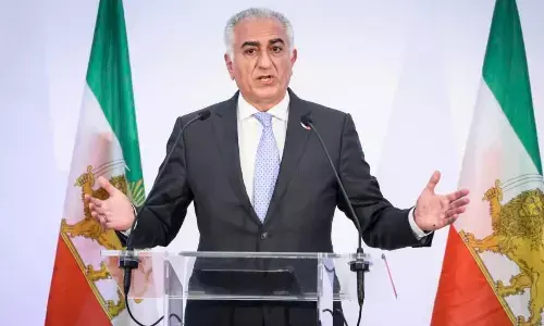 उनकी शर्मनाक मौत और उनके कई नियुक्त सहयोगियों... खामेनेई की मौत पर ईरान के पूर्व प्रिंस ने अमेरिका से दिया कड़ा संदेश