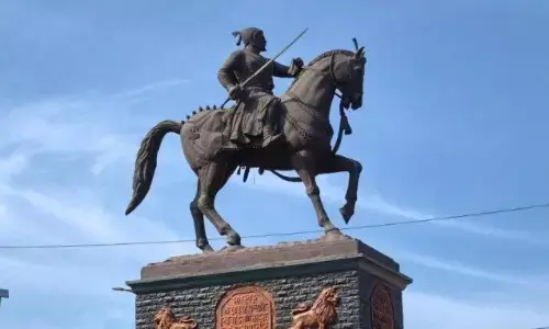 भारत-पाक सीमा पर लगेगी छत्रपति शिवाजी की प्रतिमा, दिल्ली में महाराष्ट्र सदन में गर्मजोशी से स्वागत