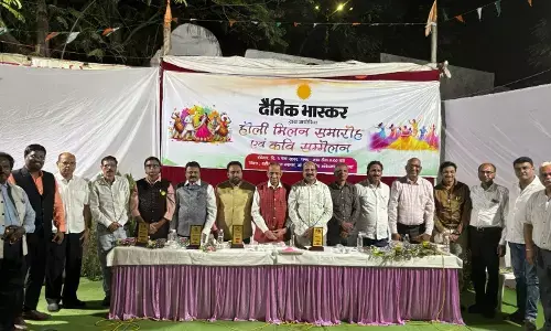 साहित्य - कला और सामाजिक सौहार्द का अद्भुत संगम, होली मिलन समारोह में कवियों ने जमकर बटोरी तालियां