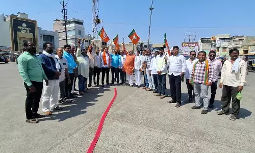 पूर्व विधायक वडकुते को राज्यसभा उम्मीदवारी की घोषणा पर भाजपाइयों ने की आतिशबाजी