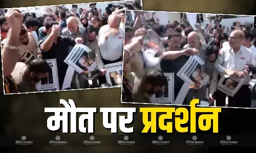 खामेनेई की मौत पर दिल्ली में प्रदर्शन, शिया मुस्लिम समुदाय ने ट्रंप-नेतन्याहू के जलाए पोस्टर, जोरदार नारेबाजी कर जताया विरोध