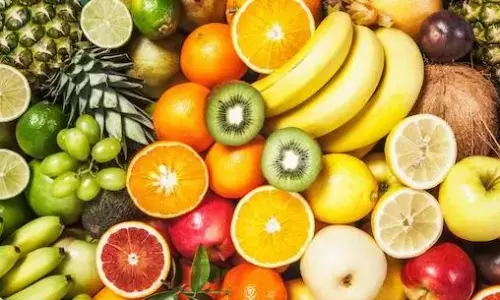 गर्मियों में क्या खाएं जिससे शरीर को मिले ठंडक? यहां देखें फलों की पूरी लिस्ट