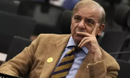 ईरान जंग का पाकिस्तान पर पड़ा बुरा असर, तेल हुआ महंगा, मंत्रियों के विदेश दौरे और सैलरी पर लगी रोक, हफ्ते में सिर्फ 4 दिन...