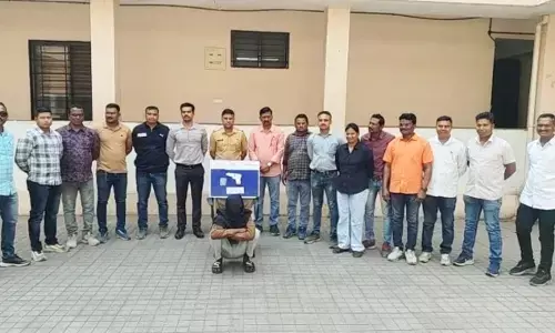 देसी पिस्तौल और कारतूस के साथ एक गिरफ्तार, एक फरार