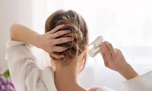 गर्मियों में चिपचिपे बाल से परेशान? इन टिप्स को जरूर करें फॉलो, बल दिखेंगे बेहद हेल्दी