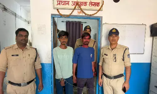 युवक पर प्राणघातक हमले के 2 आरोपी गिरफ्तार, घर में घुसकर चाकू से किए थे ताबड़तोड़ वार, 3 फरार