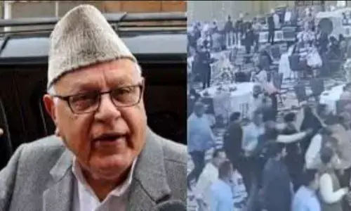 जम्मू-कश्मीर के पूर्व सीएम फारूख अब्दुल्ला पर जानलेवा हमला, हमलावर ने सिर पर बंदूक तानी, बाल-बाल बचे, देखें वीडियो