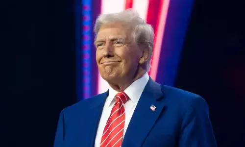 उन्हें घबराने की नहीं जरूरत स्ट्रेट ऑफ होर्मुज जल मार्ग को लेकर तेल कंपनियों को ट्रंप ने दी सलाह